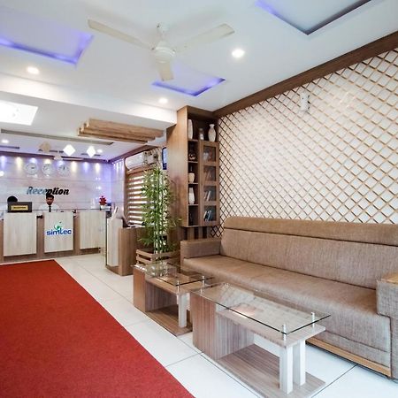 Spring Field Billets Hotel Kochi Екстериор снимка