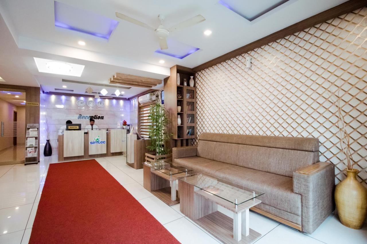 Spring Field Billets Hotel Kochi Екстериор снимка