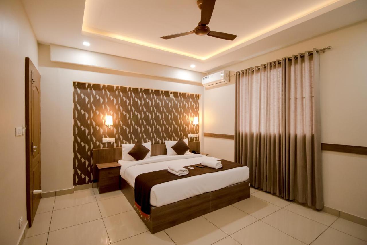 Spring Field Billets Hotel Kochi Екстериор снимка