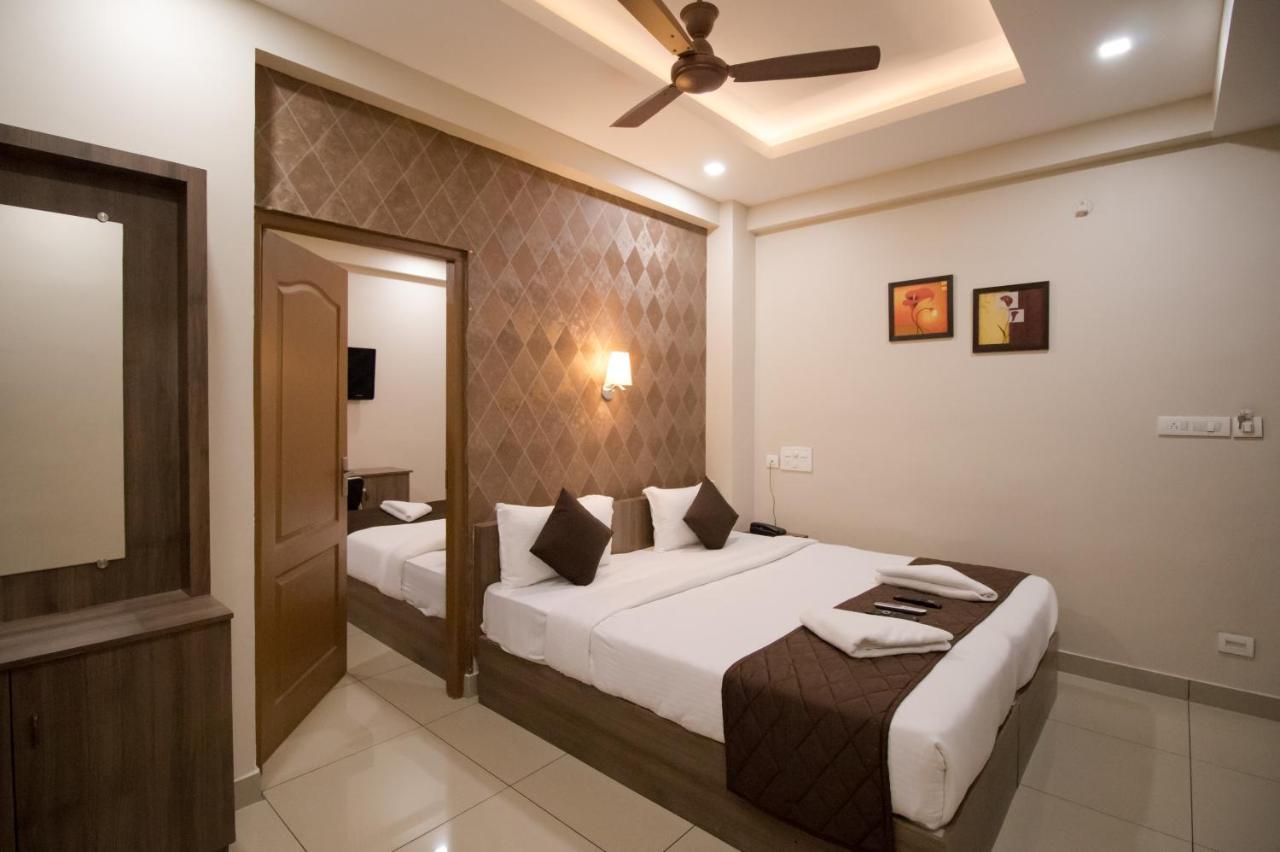 Spring Field Billets Hotel Kochi Екстериор снимка