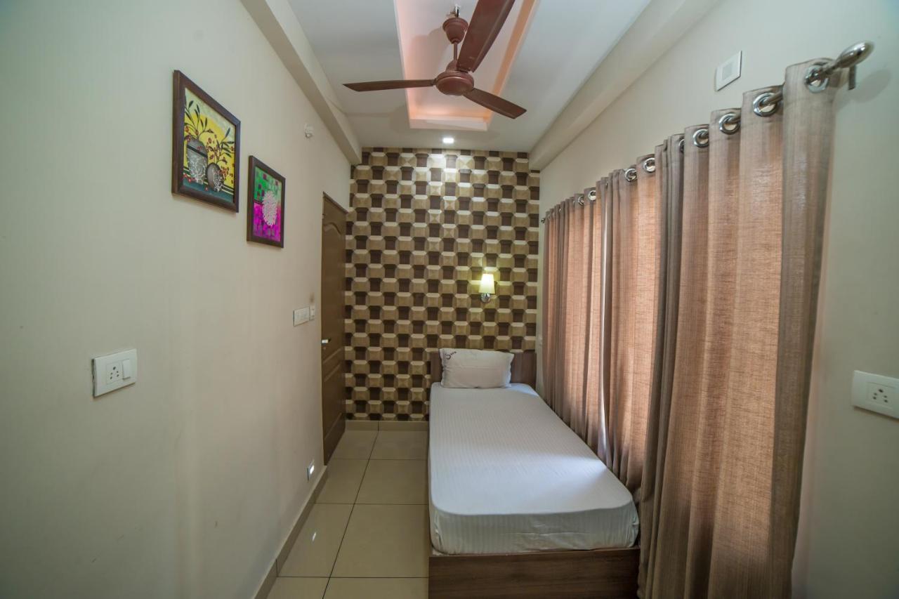 Spring Field Billets Hotel Kochi Екстериор снимка