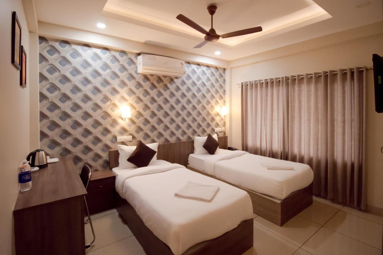 Spring Field Billets Hotel Kochi Екстериор снимка