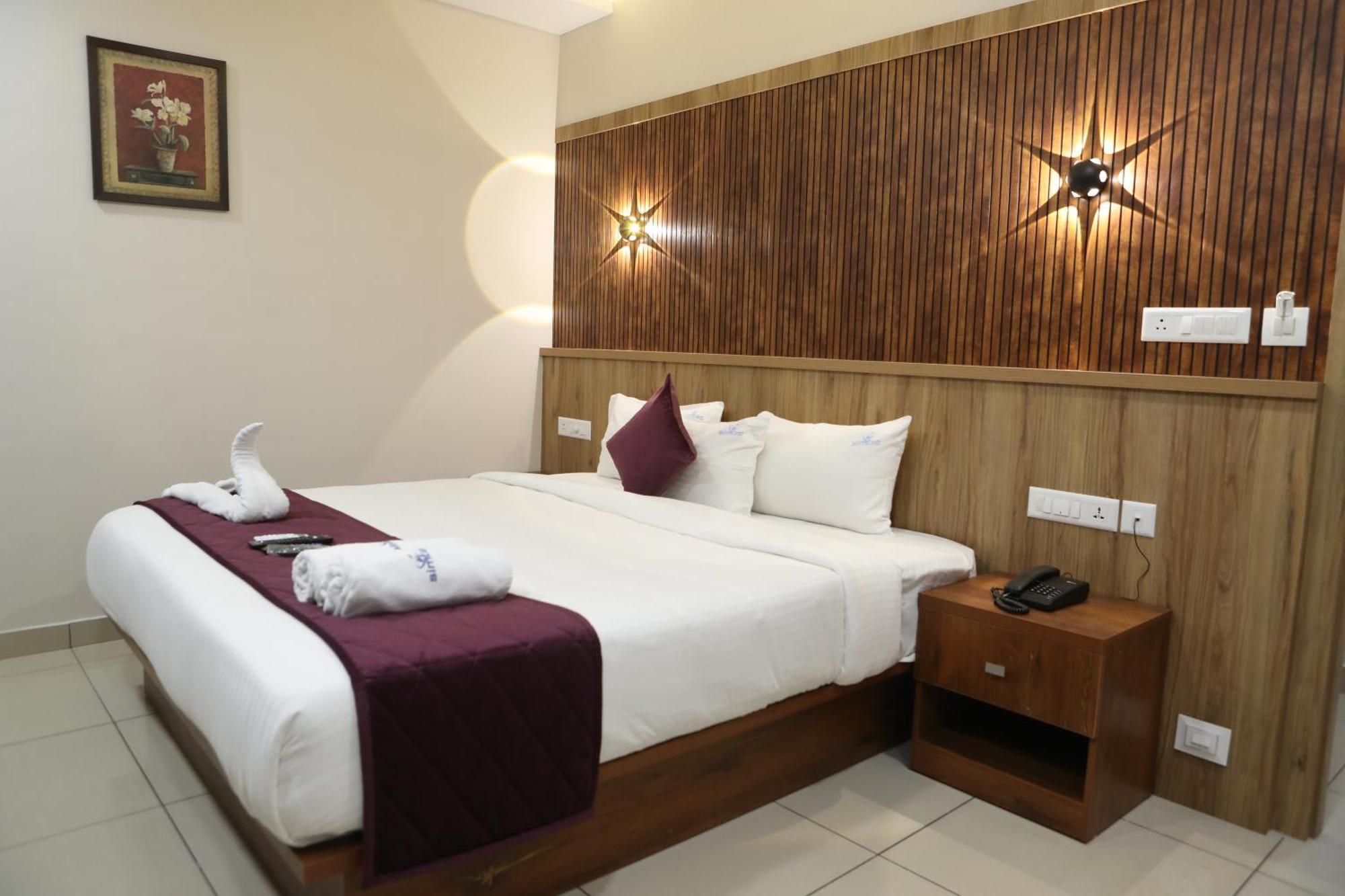 Spring Field Billets Hotel Kochi Екстериор снимка