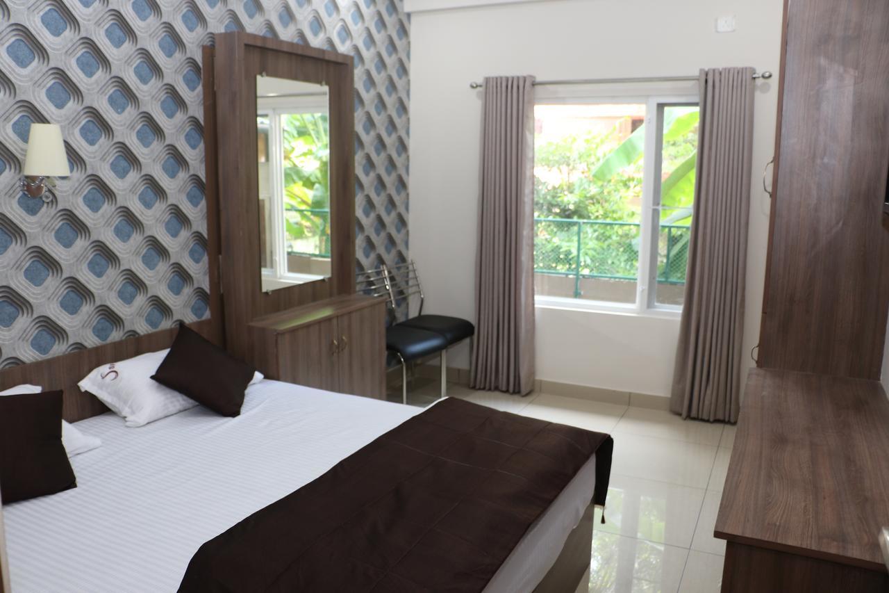 Spring Field Billets Hotel Kochi Екстериор снимка