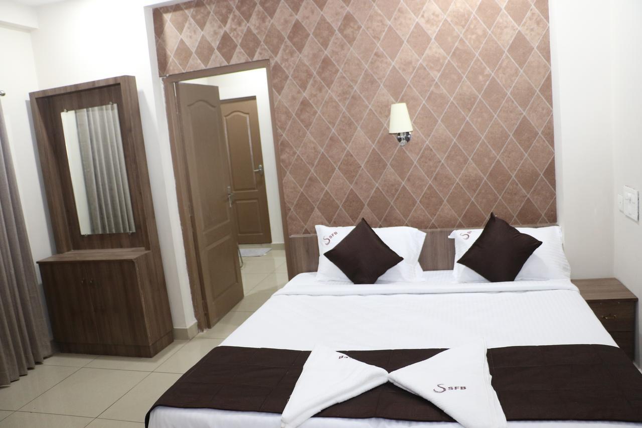 Spring Field Billets Hotel Kochi Екстериор снимка