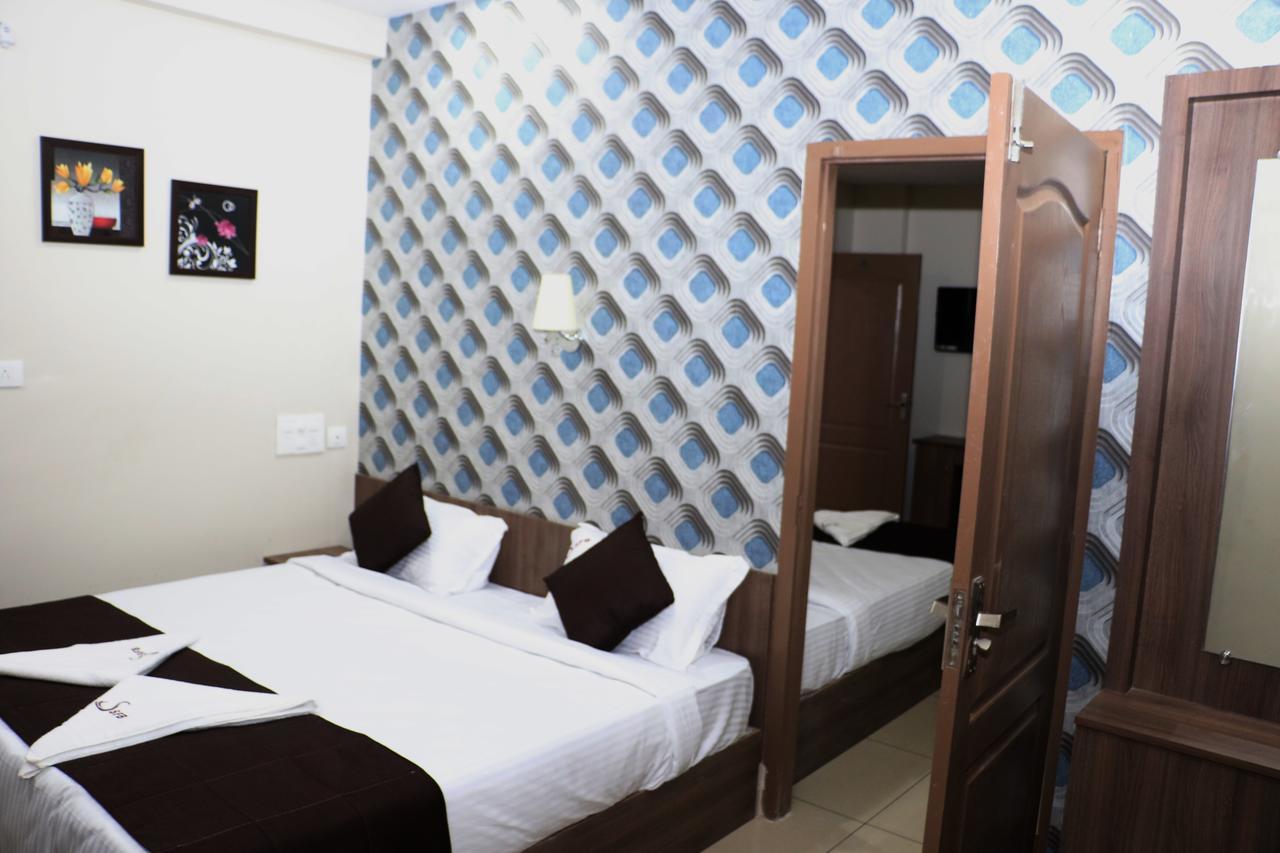 Spring Field Billets Hotel Kochi Екстериор снимка