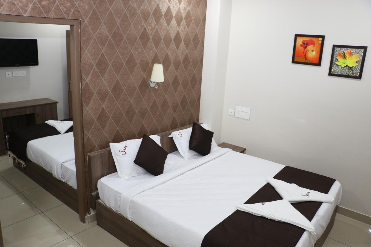 Spring Field Billets Hotel Kochi Екстериор снимка