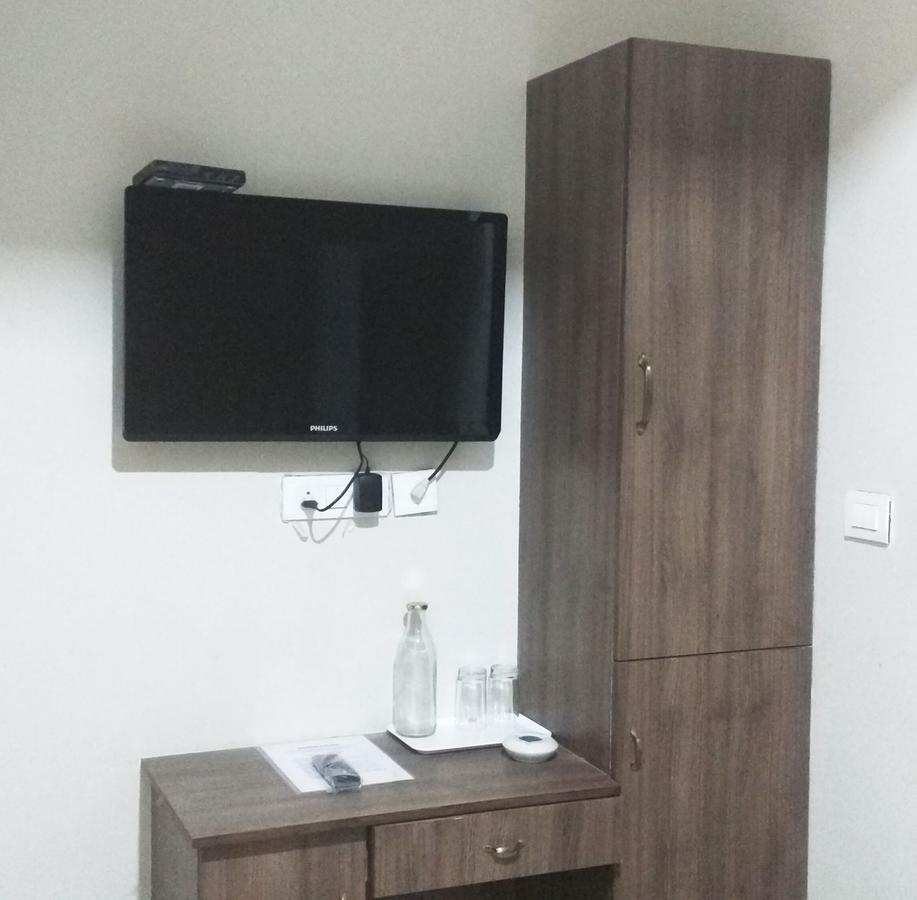 Spring Field Billets Hotel Kochi Екстериор снимка
