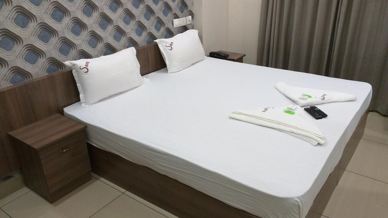 Spring Field Billets Hotel Kochi Екстериор снимка