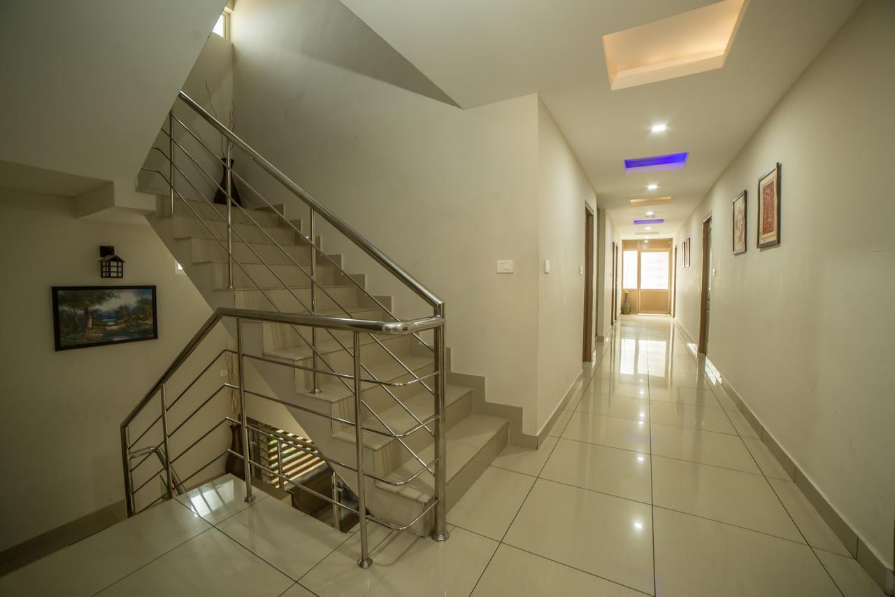 Spring Field Billets Hotel Kochi Екстериор снимка