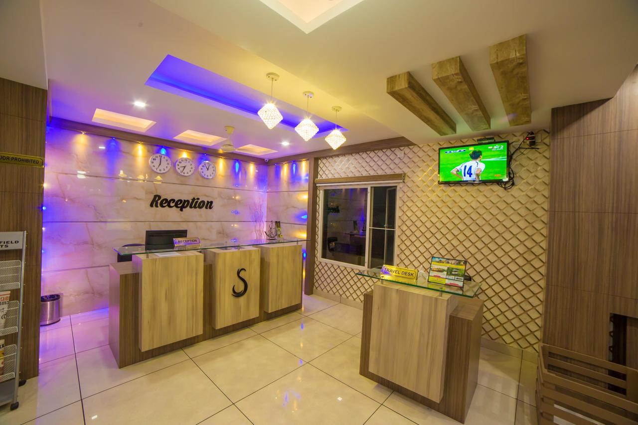 Spring Field Billets Hotel Kochi Екстериор снимка