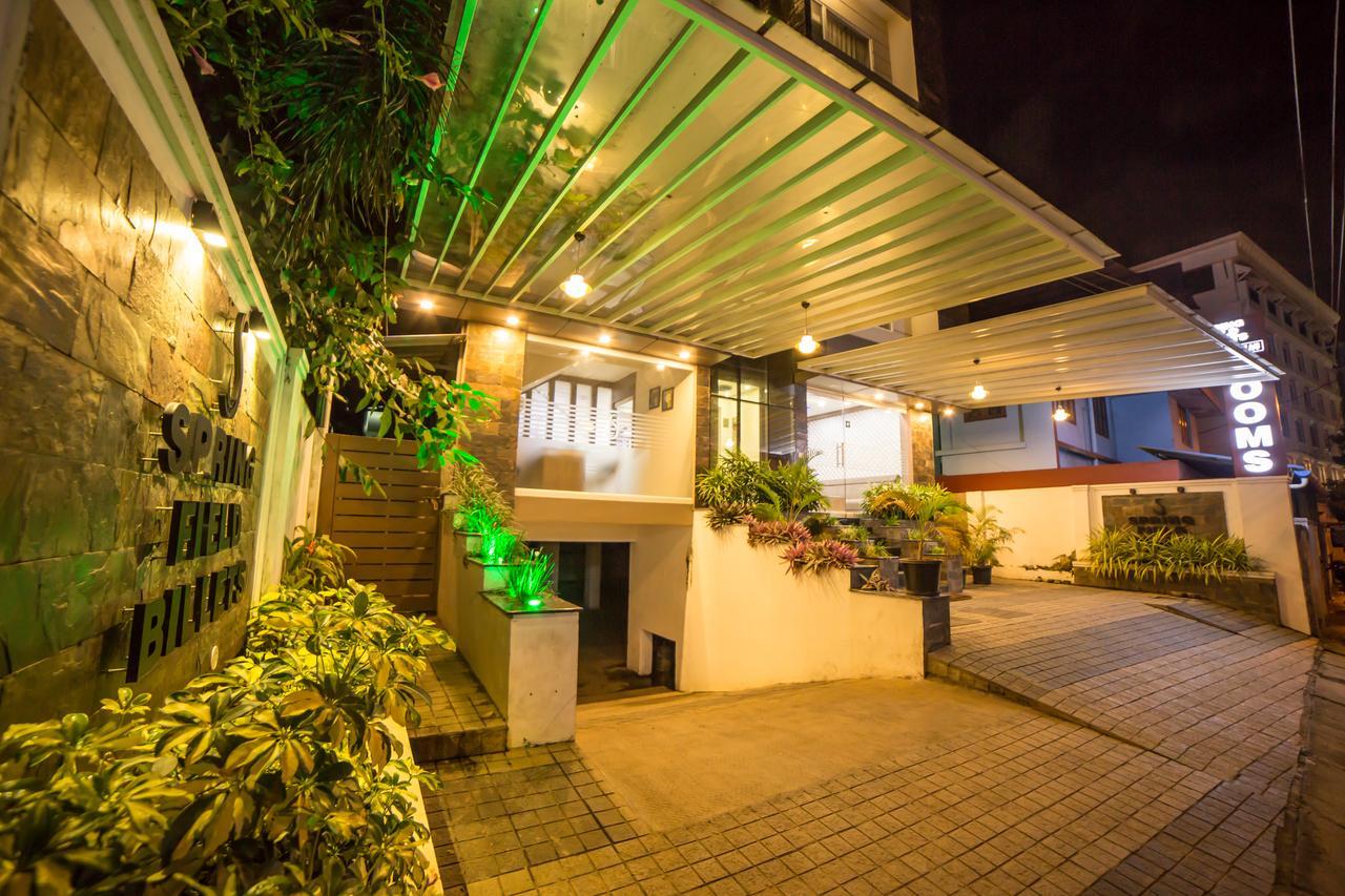 Spring Field Billets Hotel Kochi Екстериор снимка