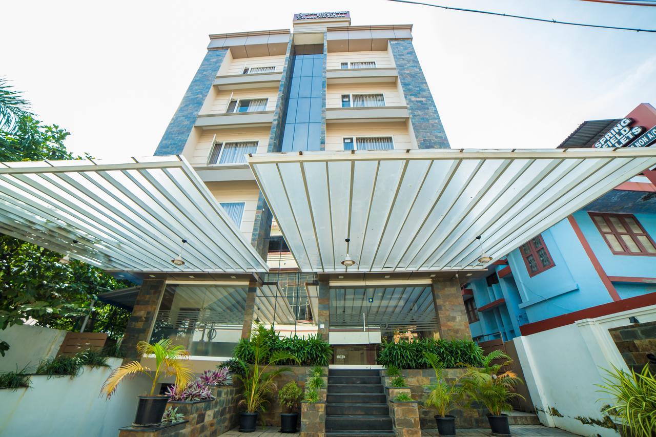 Spring Field Billets Hotel Kochi Екстериор снимка